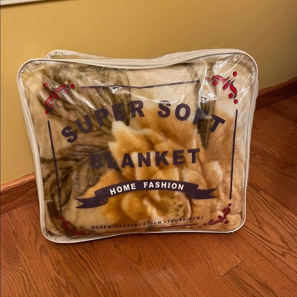 Soft queen blanket - Picture 2 of 5